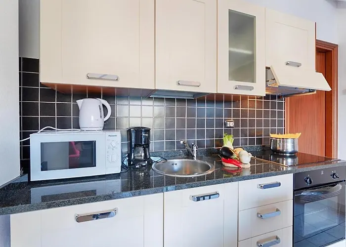 Апартаменты Airconditioned Terrace Cipresso 4 Аккуазериа